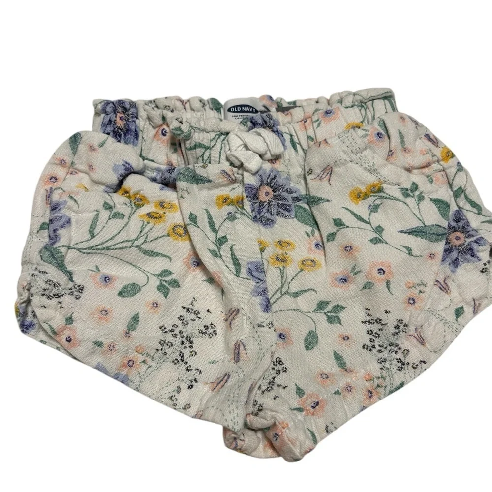 Bundle of girls floral shorts sizes 12-18 months - Picture 3 of 6